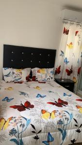 Postel nebo postele na pokoji v ubytování Like Home Apartment !!! 2 bedrooms full apartment