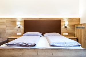 Postel nebo postele na pokoji v ubytování Hotel Sonnenheim