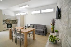A seating area at Villa Laura Charme Apartments