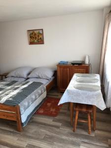 Posteľ alebo postele v izbe v ubytovaní Apartament i pokoje u Piotra