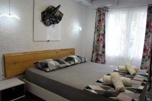 Un pat sau paturi într-o cameră la Olea House