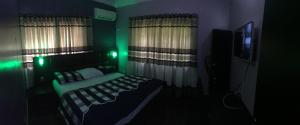 Ένα ή περισσότερα κρεβάτια σε δωμάτιο στο Juicebox B&B