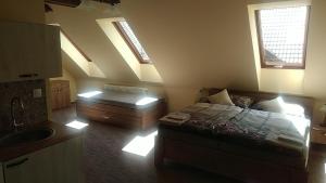 Ein Bett oder Betten in einem Zimmer der Unterkunft Privat LeNa