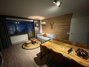Posedenie v ubytovaní Dahoam by Sarina - Village Appartements