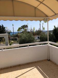 En balkon eller terrasse på Sea front villa Natalia