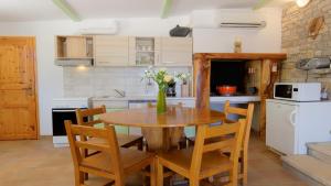Kuchyň nebo kuchyňský kout v ubytování Holiday Home Gimino by Rent Istria