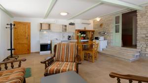 Kuchyň nebo kuchyňský kout v ubytování Holiday Home Gimino by Rent Istria