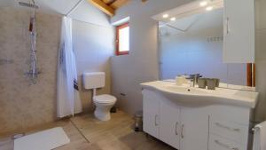 Koupelna v ubytování Holiday Home Gimino by Rent Istria