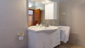 Koupelna v ubytování Holiday Home Gimino by Rent Istria