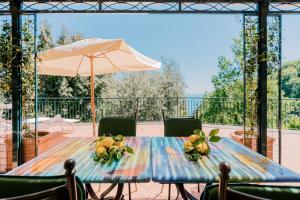 a blue table with chairs and an umbrella on a patio at Villa Sant'Alfonso in Scala