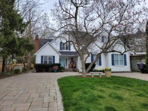 a white house with a tree in the yard at La Maison de Sophie in Niagara-on-the-Lake