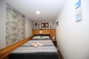 a bedroom with a bed with two towels on it at Apartmani Dvor Betina in Betina