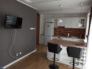 Kuchyňa alebo kuchynka v ubytovaní Apartament Słoneczne Giżycko + 1 fotografia