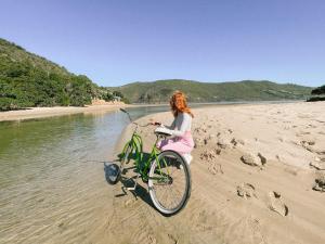 Imagen de la galería de Leisure Isle Loft Apartment, en Knysna