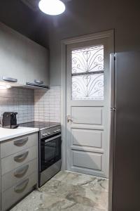 Η κουζίνα ή μικρή κουζίνα στο D Zen Family Apartment Nafplio +15 φωτογραφίες