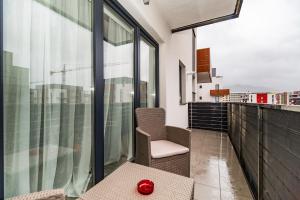 Un balcon sau o terasă la Apartament Smarald
