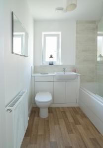 Et badeværelse på Lily Bank House + 9 billeder