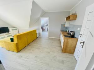 Kuchyňa alebo kuchynka v ubytovaní Apartamenty Różany Ogród