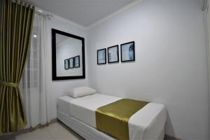 Uma cama ou camas num quarto em Nest Residence