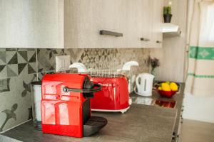 A kitchen or kitchenette at Casa al mare con parcheggio privato