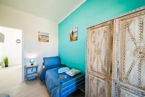 A bed or beds in a room at Casa al mare con parcheggio privato