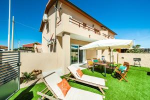 A balcony or terrace at Casa al mare con parcheggio privato