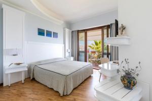 Postel nebo postele na pokoji v ubytování Hotel Lido degli Scogli