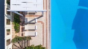 Bazén v ubytování Hotel Lido degli Scogli nebo v jeho okolí