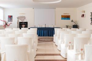 Kuchyň nebo kuchyňský kout v ubytování Hotel Lido degli Scogli
