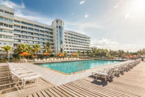 A piscina localizada em GHL Hotel Sunrise ou nos arredores