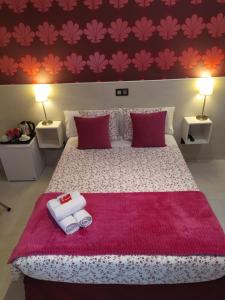 Łóżko lub łóżka w pokoju w obiekcie Hostal Inn Madrid
