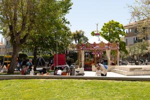 A garden outside Zara D'Amare a Pesaro 10 metri dalla spiaggia by Yohome