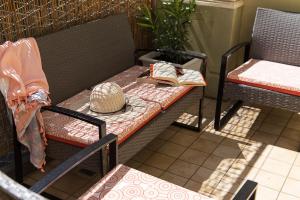 A seating area at Zara D'Amare a Pesaro 10 metri dalla spiaggia by Yohome