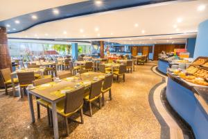 Comida no hotel ou em algum lugar perto