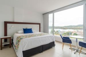 Hotel Santorini客房内的一张或多张床位
