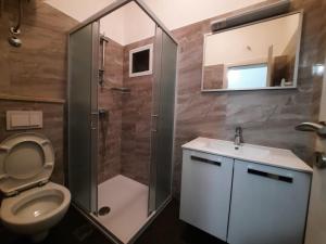 Ein Badezimmer in der Unterkunft Apartments Pitarević