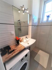 Łazienka w obiekcie Apartamenty Jantar