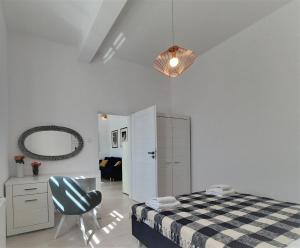 Łóżko lub łóżka w pokoju w obiekcie Apartamenty Jantar