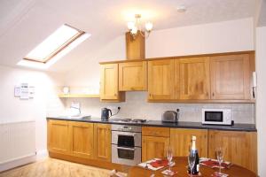 Η κουζίνα ή μικρή κουζίνα στο Swirl How, winter deal offered on 3 nights or more Nov-Mar