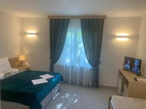 Katil atau katil-katil dalam bilik di Garni hotel Vir