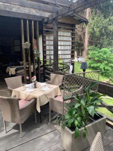 Taman di luar Garni hotel Vir