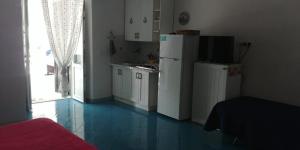 A kitchen or kitchenette at Da Lucia - Alloggio turistico Santa Maria