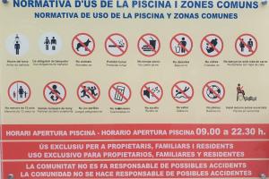 a sign that warns people to refrain from certain activities at APARTAMENTO ENTERO CON PISCINA A 5 MIN DEL CENTRO in Figueres