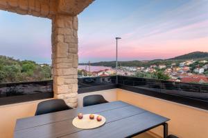 Gallery image of TEONA Luxury Apartment with jacuzzi and terrace sea view in Sali +38 photos