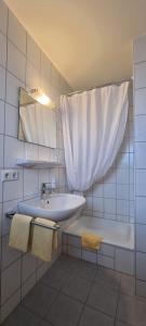 Koupelna v ubytování Hotel Seehalde + 37 fotografií