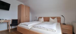 Postel nebo postele na pokoji v ubytování Hotel Seehalde