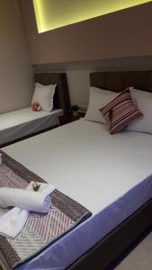 Voodi või voodid majutusasutuse HOUSE DILENA TSIMTSIRI Luxury Apartment 1 toas