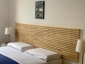 Posteľ alebo postele v izbe v ubytovaní Magdalene Apt.