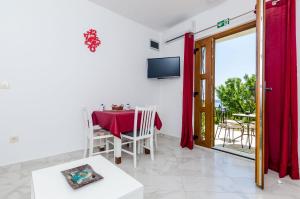 Televízia a/alebo spoločenská miestnosť v ubytovaní Carpe Diem Apartments