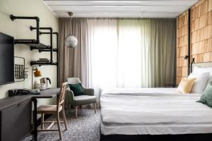 Кровать или кровати в номере Original Sokos Hotel Arina Oulu